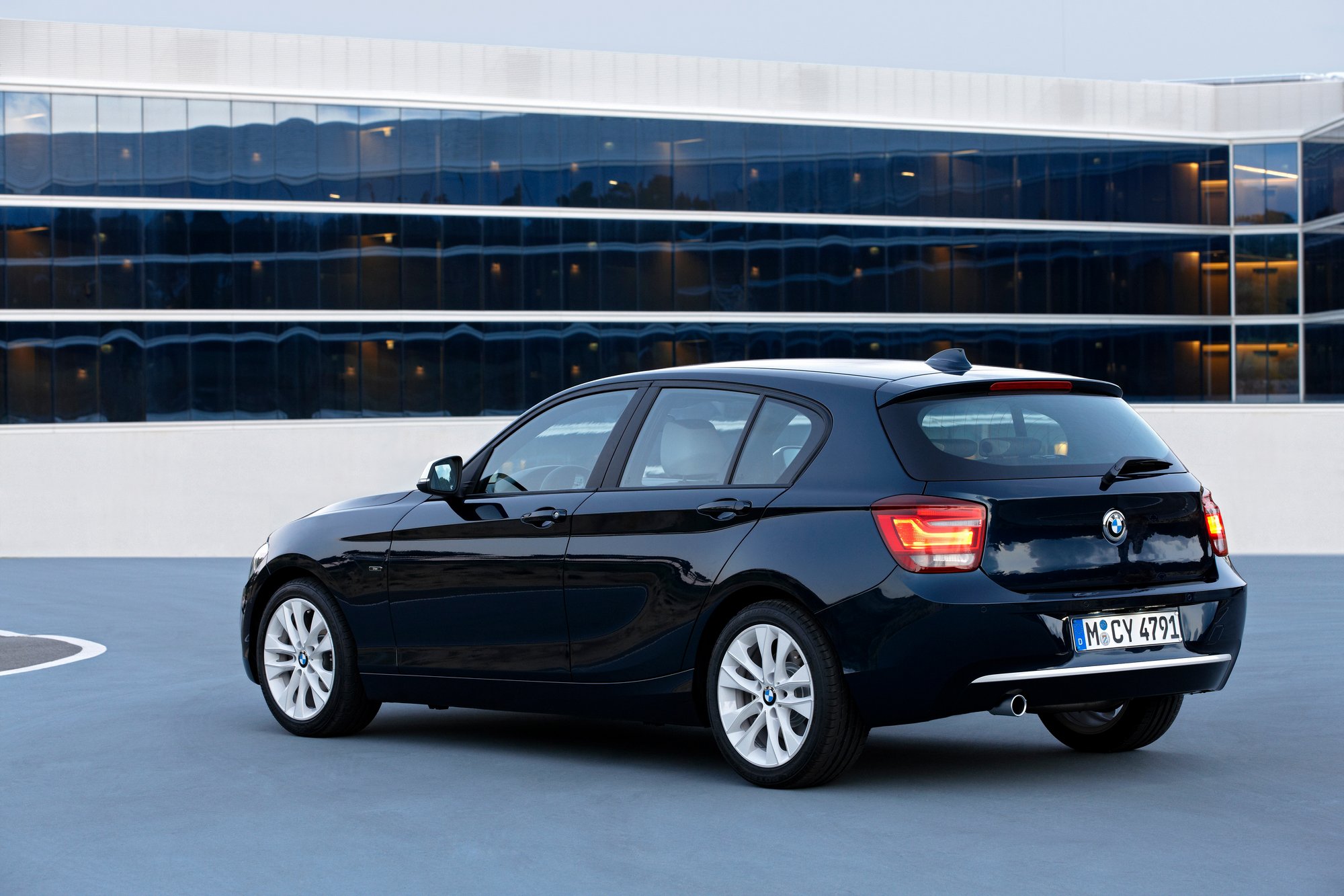 The new BMW 1 Series, Urban Line (06/2011)