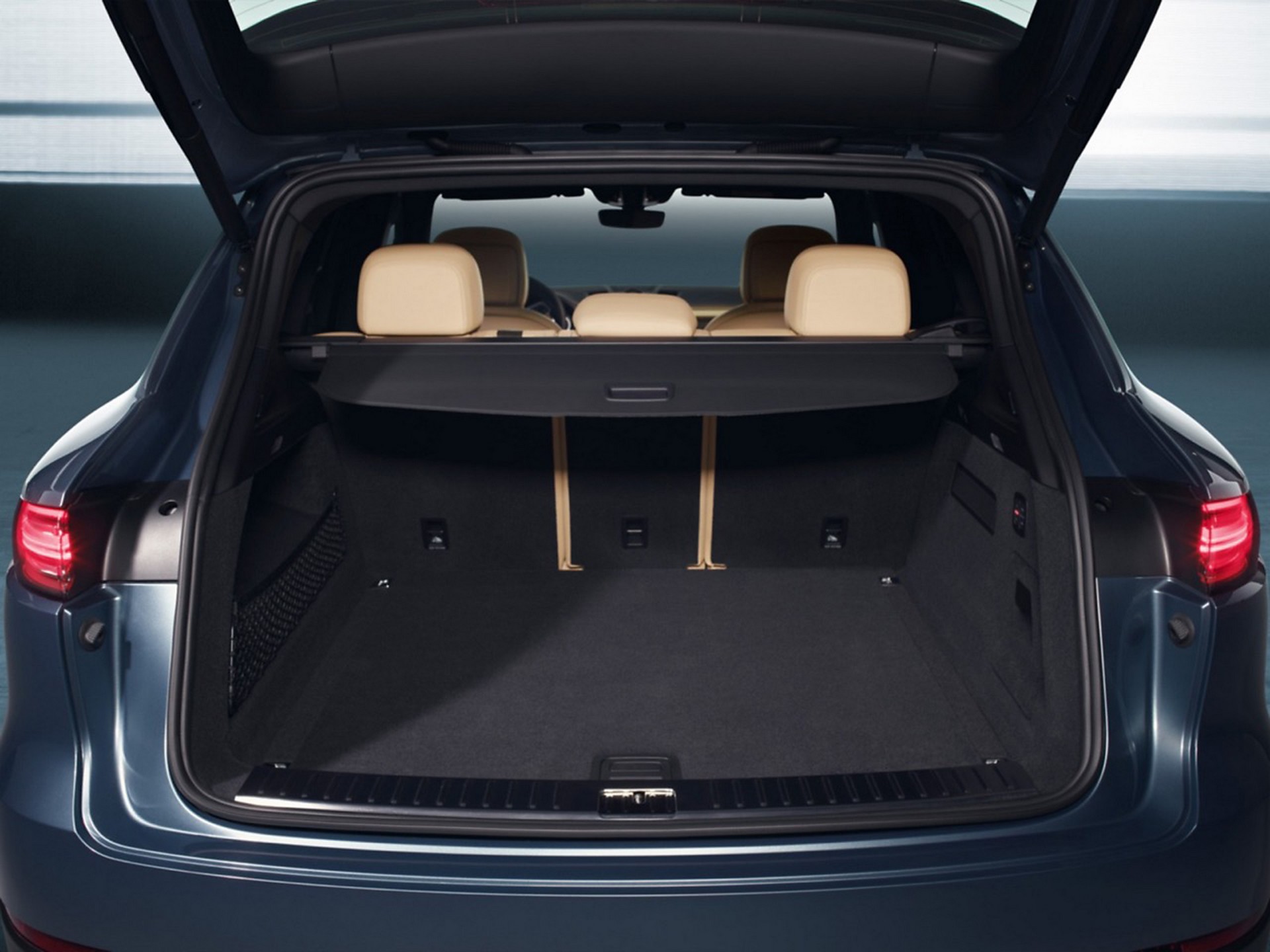 Le prime foto della nuova Porsche Cayenne