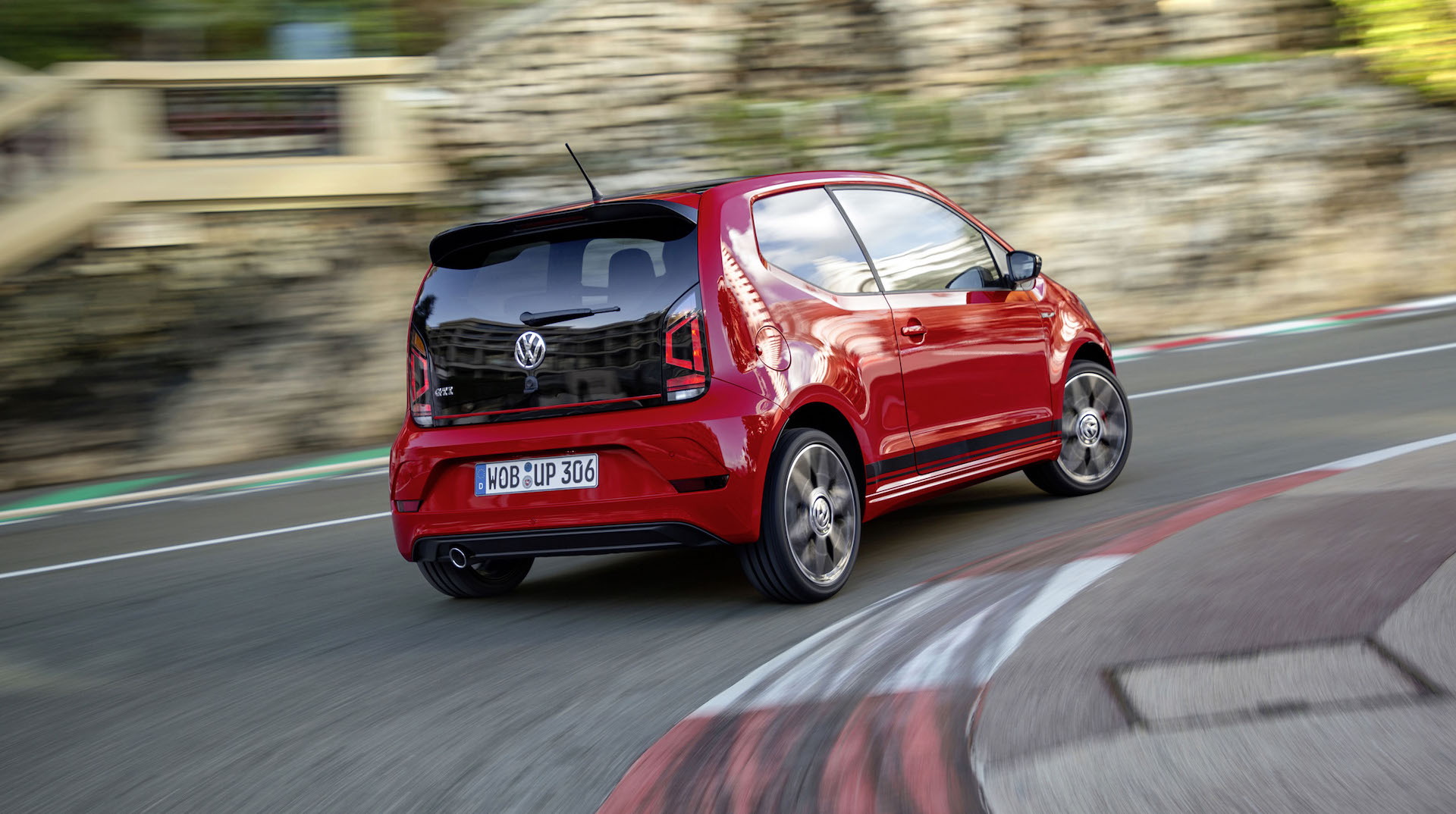 Volkswagen up! GTI, è arrivata la piccola peste da 115 CV