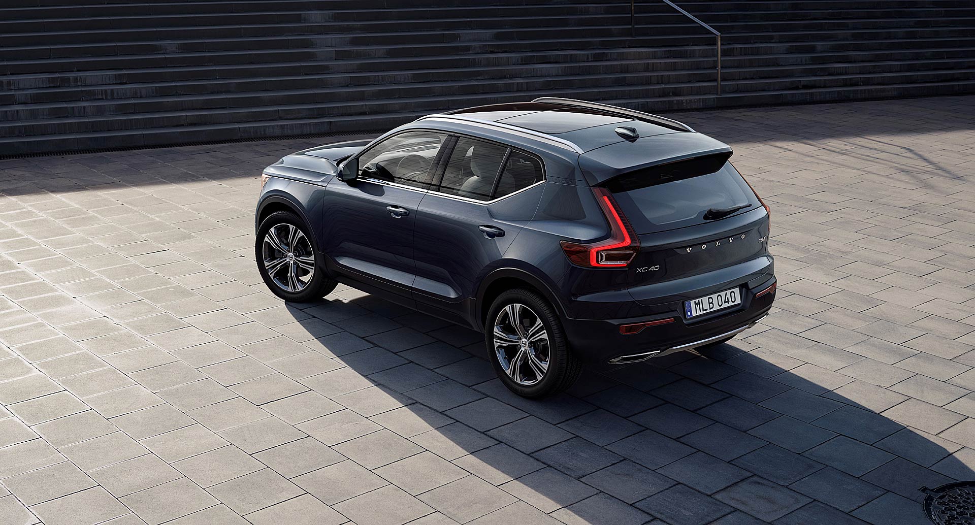 volvo xc40 debutto a tre cilindri per l 39 auto dell 39 anno 2018 bmw blue color chart