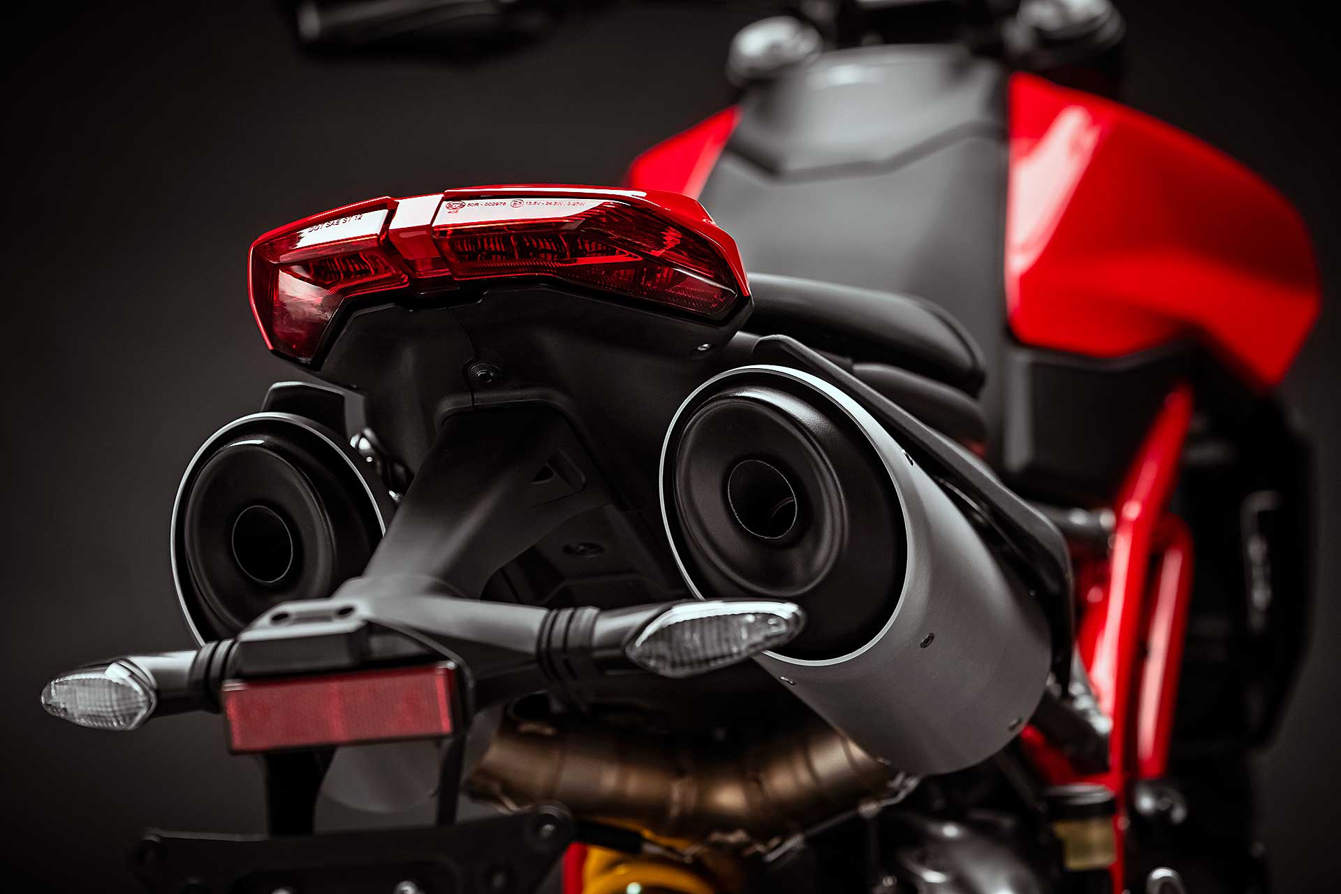 Ducati-Hypermotard-950-2019-011.jpg