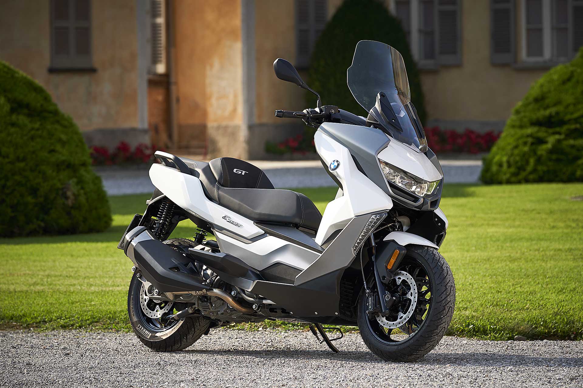 Bmw C 400 Gt, La Via Di Mezzo - Red Live